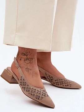 Sandale cu toc Step in style  Sandalele de damă din piele naturală sunt o propunere elegantă pentru ocazii speciale. Modelul combină un design clasic cu detalii impre