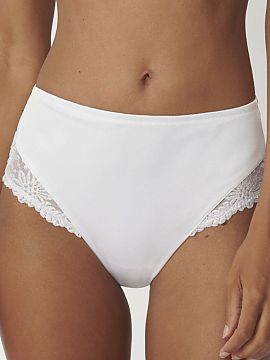 Chiloţi Triumph  Chiloți damă cu talie înaltă Ladyform Soft Maxi 10210671 combină un design clasic cu un confort excepțional la purtare. Talia înaltă