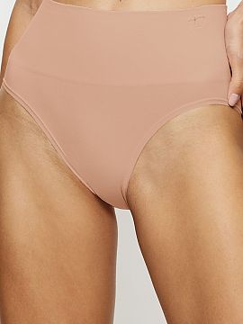 Chiloţi Triumph  Triumful chilot cu talie inalta Soft Sculpt Bandeau 10219736-00EP cu o acoperire maxima, realizat dintr-un material neted si moale, asigura 