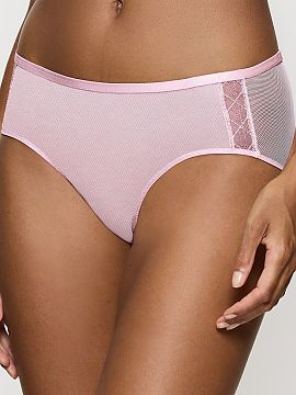 Chiloţi Triumph  Slipuri de tip hipster Palina Cosmic Heartbeat 10222494-3538 de la Triumph sunt o combinație de croială modernă, confort zilnic și detal