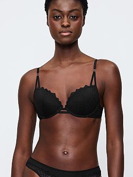 Push-up Triumph  Sutienul That Night In Vegas 10224875 de la Triumph este o propunere pentru femeile care doresc să-și sublinieze feminitatea și stilul se