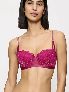 Sutien întărit Triumph  Sutienul cu sârmă Crazy Stupid Love 10222359-3349 este o propunere distinctivă, care aduce o explozie de culori și energie feminină în