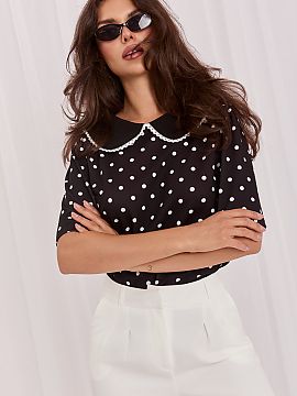 Bluză Italy Moda  Bluza elegantă pentru femei este o alegere perfectă pentru femeile care apreciază eleganța și confortul. Modelul clasic cu buline, comb