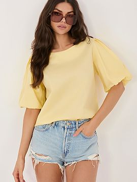 Bluză Italy Moda  Bluza elegantă cu un caracter universal este o propunere stilată, ideală pentru purtare zilnică, la muncă și pentru ocazii mai deosebi