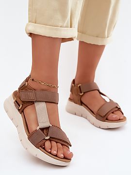 Sandale cu platformă Step in style  Sandalele de damă în stil sportiv sunt o propunere ușoară și confortabilă pentru zilele calde. Realizate din material textil, asigură