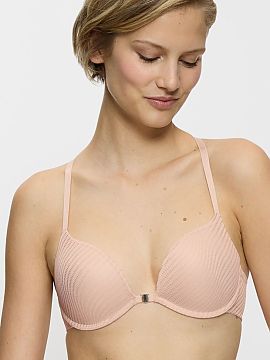 Push-up Triumph  Sutien push-up Harmony Spotlight WHUF 10217429 în culoarea roz fascinează prin designul modern și finisajul senzual. Realizat din dantel�