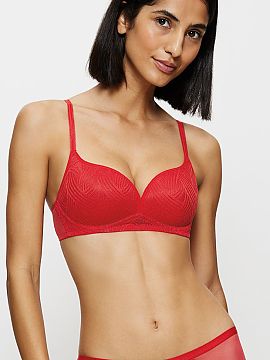 Sutien întărit Triumph  Sutien cu burete Delightful Spotlight P 10219875-00IX a fost proiectat pentru a sublinia frumos sânii și a expune decolteul. Cupele netede