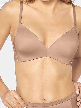 Sutien întărit Triumph  Sutien fără sârmă Body Make-up Soft Touch P EX 10193526 cu umplutură ușoară a fost creat pentru femeile care apreciază aspectul natu