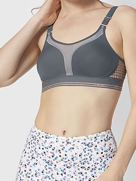 Sutien sportiv Triumph  Sutienul sportiv Triaction Extreme Lite N EX 10163839 a fost proiectat cu gândul la confortul maxim și suportul în timpul activităților