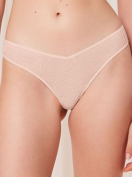 Chiloți în stil brazilian Triumph  Rozowego chilot brazilian Harmony Spotlight High Leg 10217381 impresionează cu o formă feminină și o finisare elegantă. Modelul cu tăi