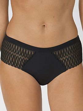 Chiloţi Triumph  Figi Aura Spotlight Maxi 10207997 sunt o combinație elegantă între detalii delicate de dantelă feminină și microfibră extrem de moale