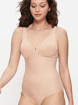 Corset Triumph  Corpul adevărat forma senzație BS 10210630 în culoarea corpului a fost proiectat pentru femeile care se așteaptă la modelarea eficient�