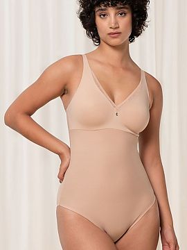 Corset Triumph  Corpul adevărat Forma senzație BS 10210630 în culoare de carne a fost proiectat pentru femeile care se așteaptă la modelarea eficientă