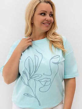 T-shirt marime plus Relevance  Tricoul pentru femei de mărime mare este un element întemporal al garderobei, care combină confortul purtării cu un accent feminin subti