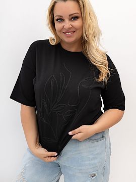 T-shirt marime plus Relevance  Tricoul pentru femei de mărime mare este un element atemporal al garderobei, care combină confortul purtării cu un accent subtil și femi