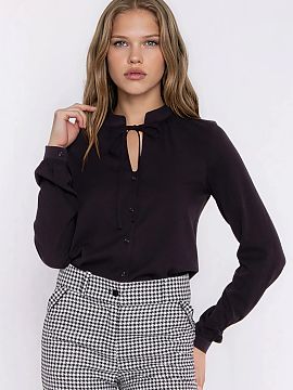 Cămaşă cu mânecă lungă Nife  Cămașă elegantă de damă, cu croială de tip bluză regular, confecționată dintr-un material ușor și respirabil din viscoză. Modelu