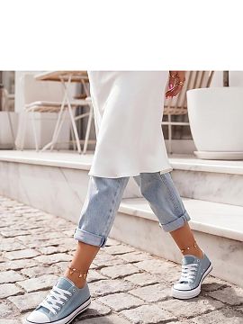 Tenişi Solea  Tenisii sportive cu șireturi sunt un model atemporal, care se potrivește perfect în ținutele de zi cu zi. Designul lor clasic combinat c