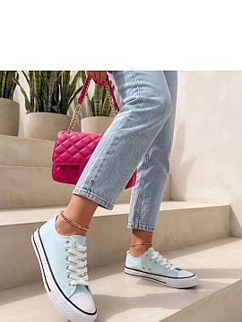Tenişi Solea  Tenisii sportivi cu șireturi sunt un model atemporal, care se potrivește perfect în ținutele de zi cu zi. Designul lor clasic combinat c