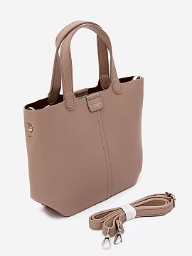 Poşetă de zi Step in style  Geanta realizată din imitație de piele este un accesoriu elegant cu un design clasic, care se potrivește perfect în multe stilizări. As