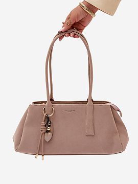 Poşetă de zi Step in style  Geanta din imitație de catifea este un accesoriu elegant și funcțional, care se potrivește perfect pentru utilizare zilnică. Modelul se