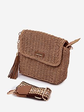 Poşetă Step in style  Geantă de damă tip poșetă realizată din țesătură este un accesoriu elegant și ușor, ideal pentru vară. Designul său la modă se 