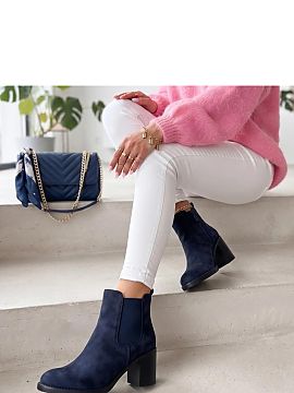 Botine cu toc Solea  Botinele clasice de damă din piele ecologică de catifea sunt o propunere elegantă și versatilă pentru perioada de tranziție. Finisajul
