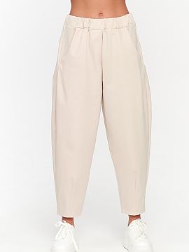 Pulover Makadamia  Pantaloni de damă cu croială lejeră sunt o alegere excelentă pentru femeile care apreciază confortul și aspectul atemporal. Croiala la