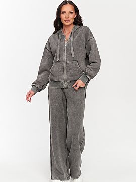 Completă Makadamia  Alege un set dama de trening care combina confortul purtatului, croiala lejera si un aspect modern. Setul este format dintr-o bluza cu gluga
