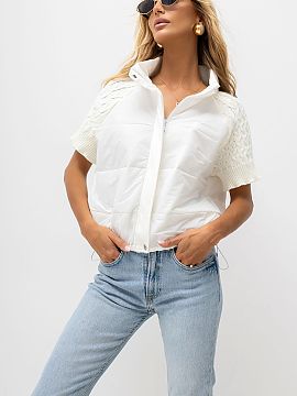 Vestă Italy Moda  Vesta matlasată cu mâneci din tricot pentru femei este o propunere elegantă într-o versiune casual, ideală pentru ținutele de toamnă 