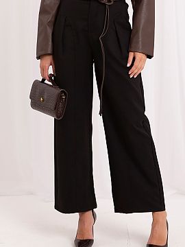 Kulote Italy Moda  Pantaloni cu croială cloș pentru femei sunt un model elegant și versatil, care se încadrează perfect în tendințele atemporale. Materi