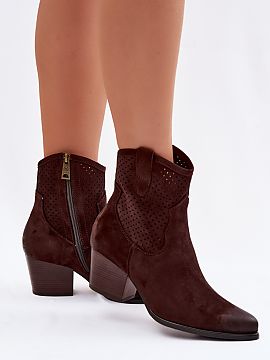 Botine cu toc Step in style  Botine cowboy cu dantelă de la marca Vinceza sunt o propunere la mod inspirată de stilul western. Realizate din piele ecologică, arată s