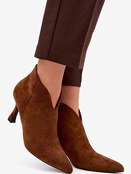Botine cu toc Step in style  Botinele dama cu toc mic din piele ecologică sunt o propunere elegantă pentru femeile care apreciază stilul, confortul și aspectul atemp