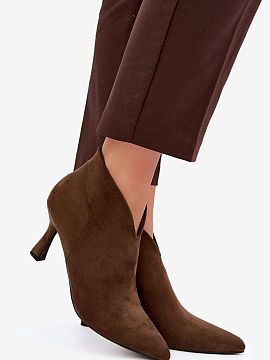 Botine cu toc Step in style  Botinele scurte din piele ecologică sunt o propunere elegantă pentru femeile care apreciază stilul, confortul și aspectul atemporal. Mat