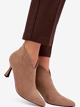 Botine cu toc Step in style  Botinele scurte de damă din piele ecologică sunt o propunere elegantă pentru femeile care apreciază stilul, confortul și aspectul atemp