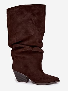 Cizme cu toc Step in style  Cizmele cu tulpină largă și pliată sunt o propunere la modă pentru femeile care apreciază încălțămintea stilată cu un caracter pu