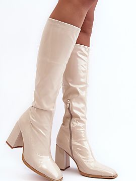 Cizme cu toc Step in style  Cizme de damă până la genunchi. Realizate din piele ecologică. Cu toc sub formă de stâlp. Vârf pătrat. Fără căptușeală. Model d