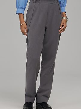 Pantaloni de damă Nife  Pantaloni damă cu croială regulată sunt o propunere elegantă care combină forma clasică cu detalii originale. Modelul cu talie medie a