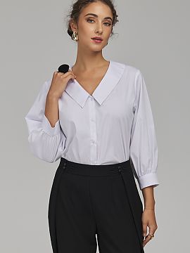 Cămaşă de damă Nife  Cămașa de damă cu croială relaxed fit este o propunere elegantă pentru femeile care apreciază libertatea și eleganța într-o interpr