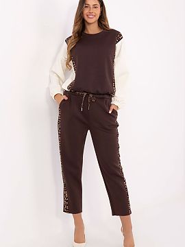 Completă Italy Moda  Set casual de trening pentru femei format dintr-o bluză și pantaloni, perfect pentru zi de zi. Setul este realizat dintr-o amestec moale d