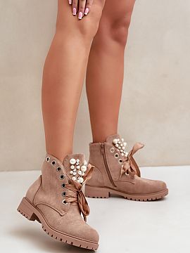 Botine Step in style  Bocanci dama unici din piele ecologică. Interior căptușit cu spumă acoperită cu material. Modelul se remarcă prin croiala gulerului ș