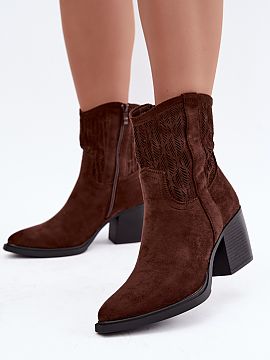 Botine cu toc Step in style  Cizmele de damă în stil cowboy sunt o propunere la modă cu un caracter puternic, de tip western. Decupajele ațurate de pe partea superio