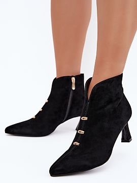 Botine cu toc Step in style  Botinele din catifea pentru femei sunt o propunere stilată pentru femeile care apreciază stilurile elegante îmbogățite cu detalii subti
