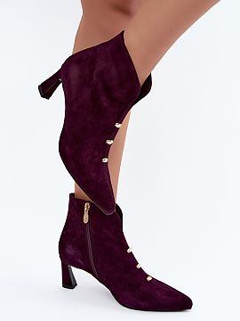 Botine cu toc Step in style  Botinele din catifea sunt o propunere elegantă pentru femeile care apreciază stilurile elegante îmbogățite cu detalii subtile. Vârful 