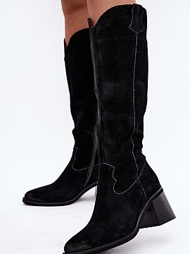 Cizme cu toc Step in style  Cizmele cowboy din piele intoarsă pentru femei de la marca Vinceza sunt un model elegant care îmbină caracterul occidental la modă cu fi