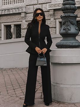 Completă LaBalancia  Setul TOKYO în culoarea neagră este o propunere elegantă și universală pentru femei care apreciază combinația dintre stilul clasic ș