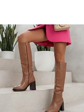 Cizme cu toc Solea  Cizmele până la genunchi din piele ecologică sunt un model clasic care completează perfect ținutele feminine. Vârful subțire, în for
