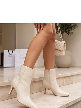 Botine cu toc Solea  Botine elegante pentru femei, fabricate din piele ecologică, sunt o alegere perfectă pentru femeile care apreciază accesoriile la modă. 