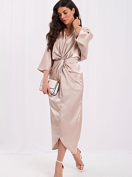 Rochie de seară Rue Paris  Rochia elegantă din satin sintetic este o alegere perfectă pentru petreceri, ceremonii și ocazii speciale. Materialul neted, ușor lucios