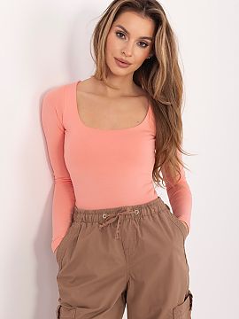 Bluză Rue Paris  Bluza clasică de bază cu croială slim fit este un must-have în orice garderobă. Ideală pentru ziua de zi, se va potrivi perfect în ț