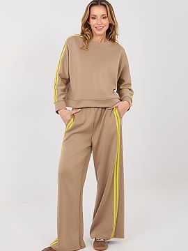 Completă Rue Paris  Setul sport pentru femei format dintr-o bluză și pantaloni este o propunere confortabilă pentru ziua de zi. Materialul neted cu adaos de 